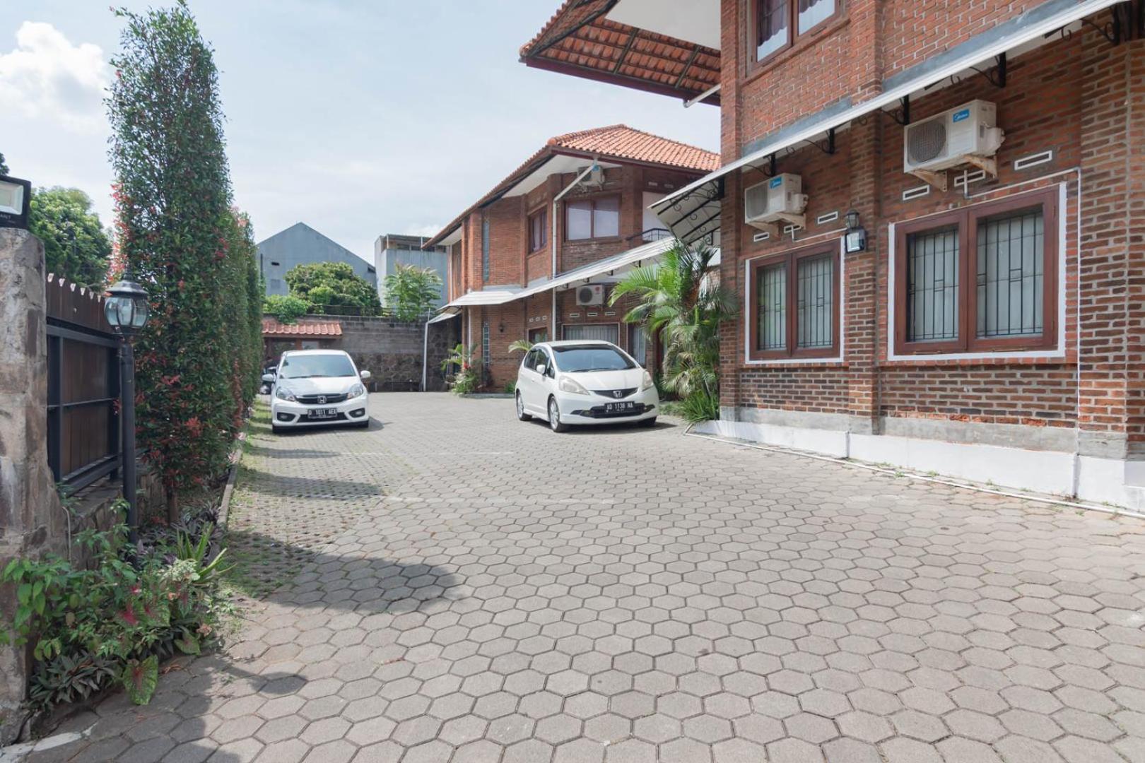 RedDoorz Plus near Dago Pakar Bandung Exterior foto