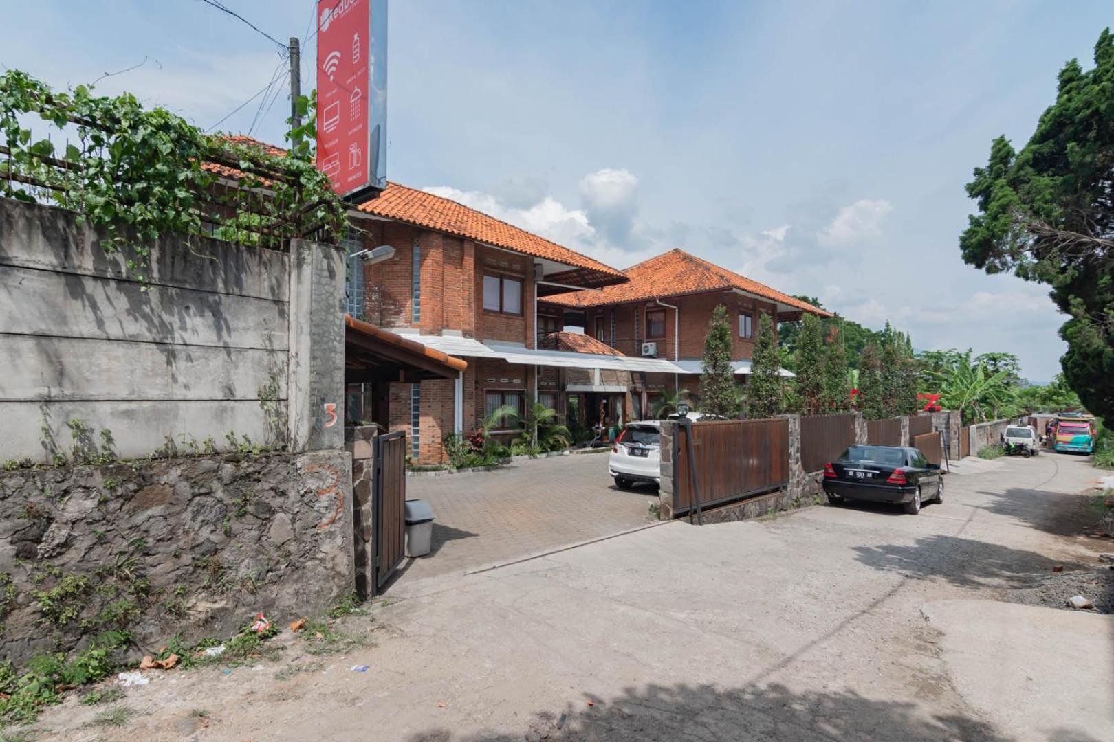 RedDoorz Plus near Dago Pakar Bandung Exterior foto