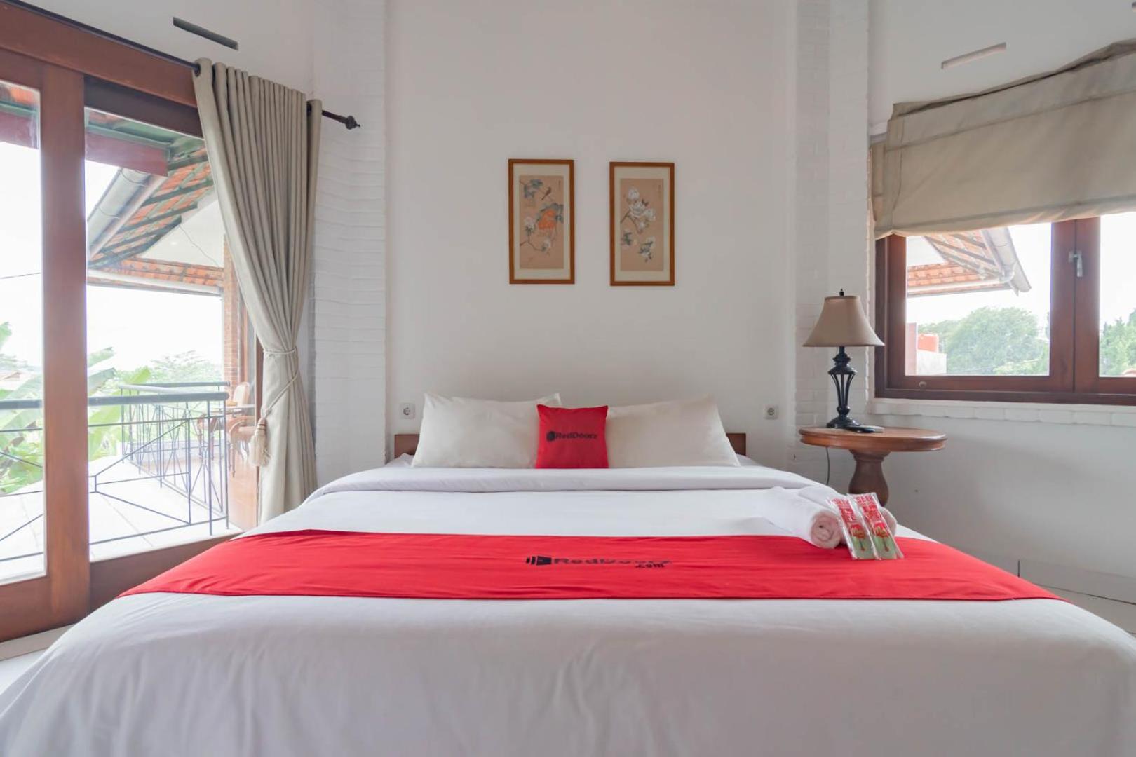 RedDoorz Plus near Dago Pakar Bandung Exterior foto